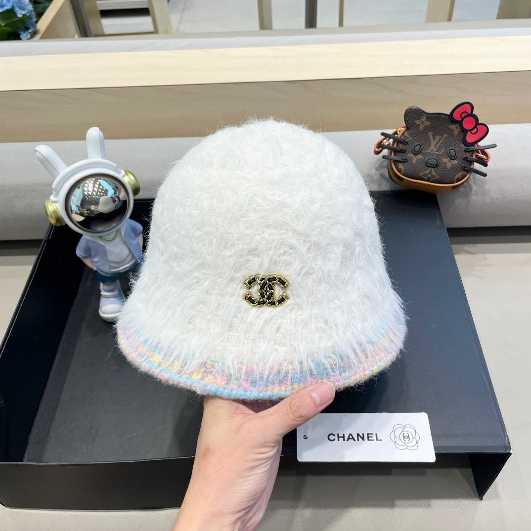 BUCKET HAT IN WHITE LAMB FUR 419468