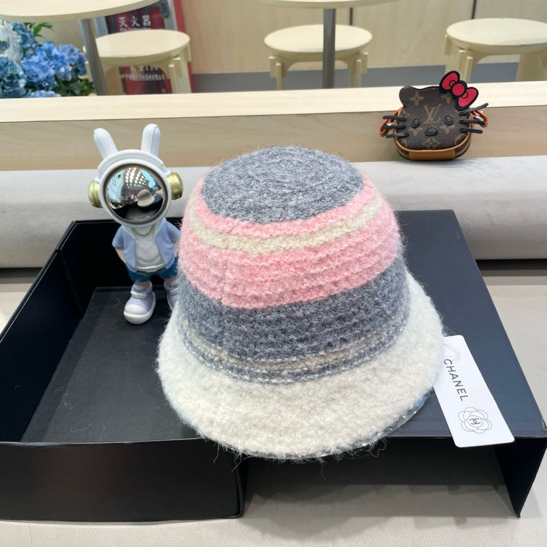 BUCKET HAT IN COLORFUL FLEECE 421128