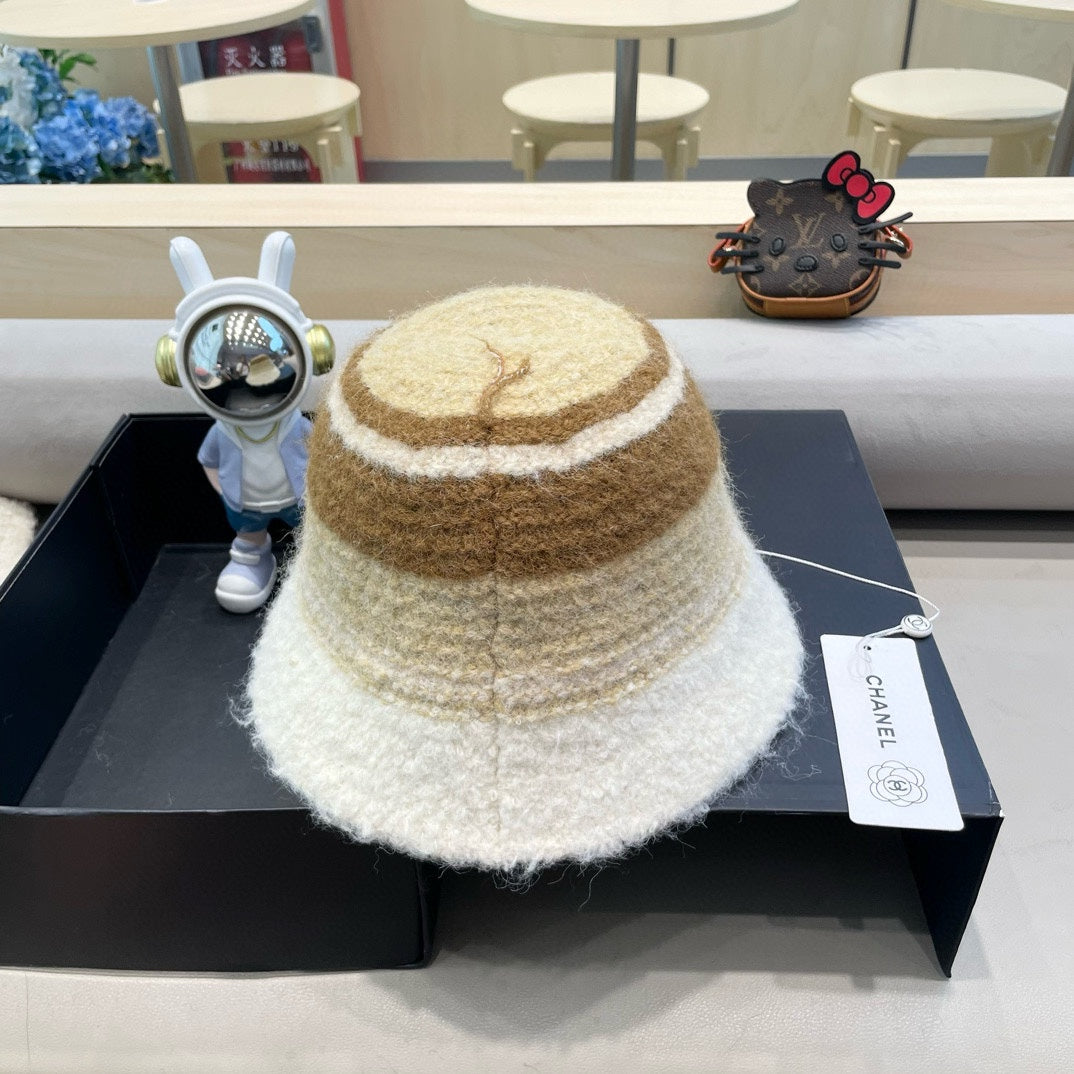 BUCKET HAT IN COLORFUL FLEECE 421130