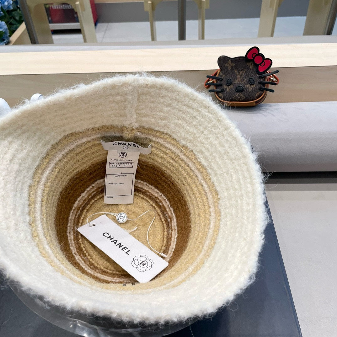 BUCKET HAT IN COLORFUL FLEECE 421130