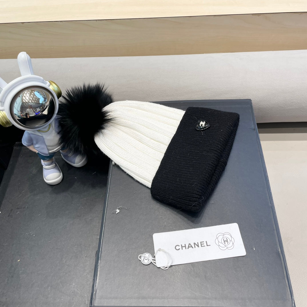 BEANIE HAT IN BLACK MIX WHITE WOOL 421053