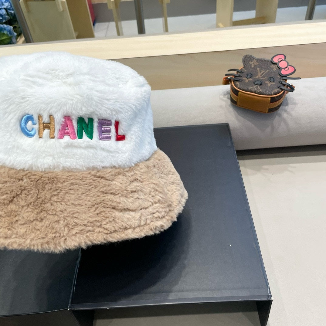 BUCKET HAT IN WHITE MIX CAMEL BEIGE LAMB FUR 430219