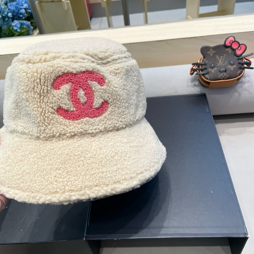 BUCKET HAT IN BEIGE LAMB WOOL 430249