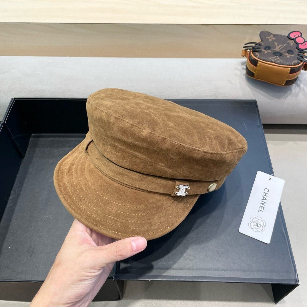 NEWSBOY CAP IN CIDER BROWN SUEDE 429938