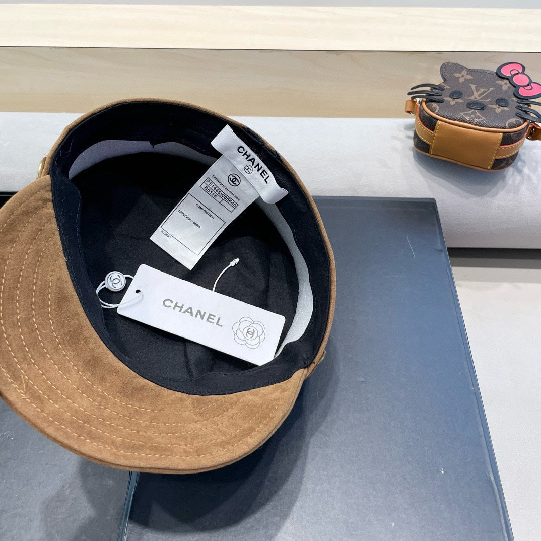 NEWSBOY CAP IN CIDER BROWN SUEDE 429938