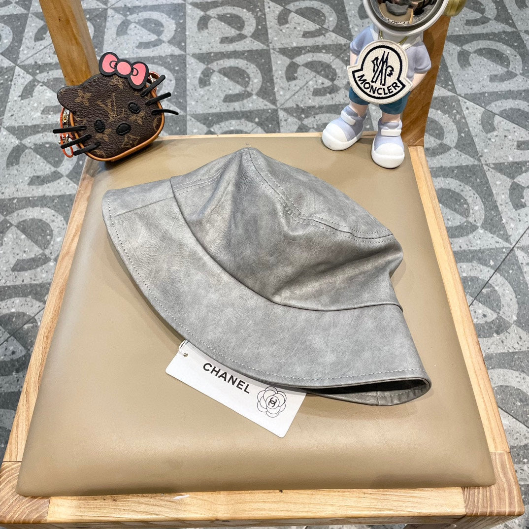 BUCKET HAT IN PASTEL GRAY CALFSKIN 431730