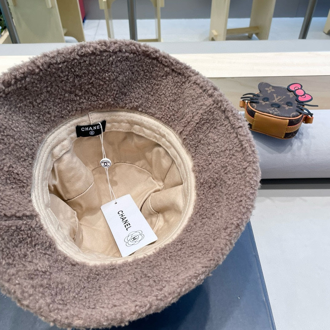 BUCKET HAT IN WHITE MIX MEDIUM BROWN LAMB WOOL 431622