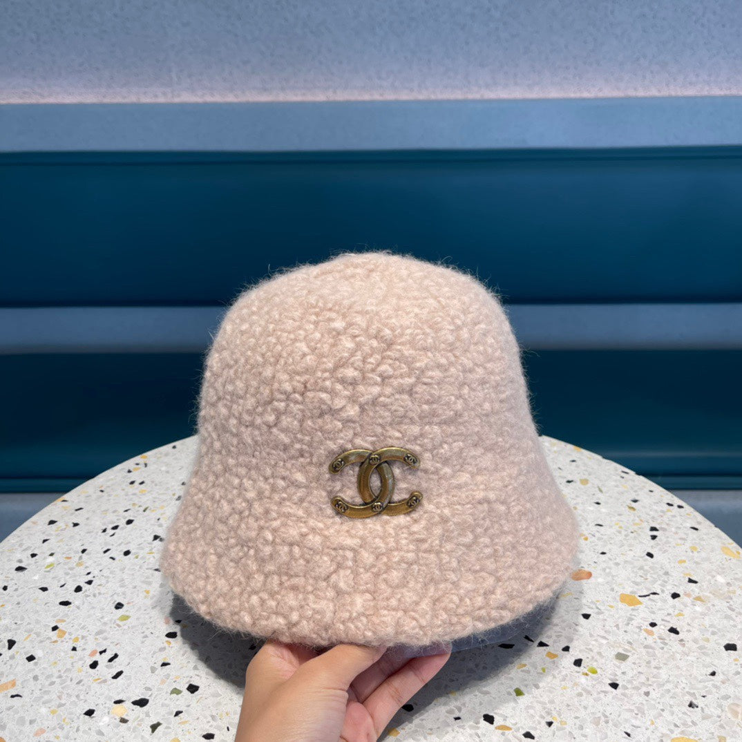 BUCKET HAT IN LIGHT PINK LAMB FUR 422034
