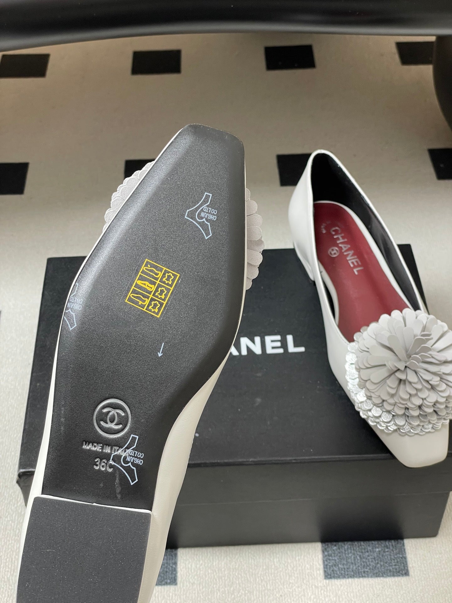 CC 26 Flower-shaped Ballet Flat White Sheepskin 593167